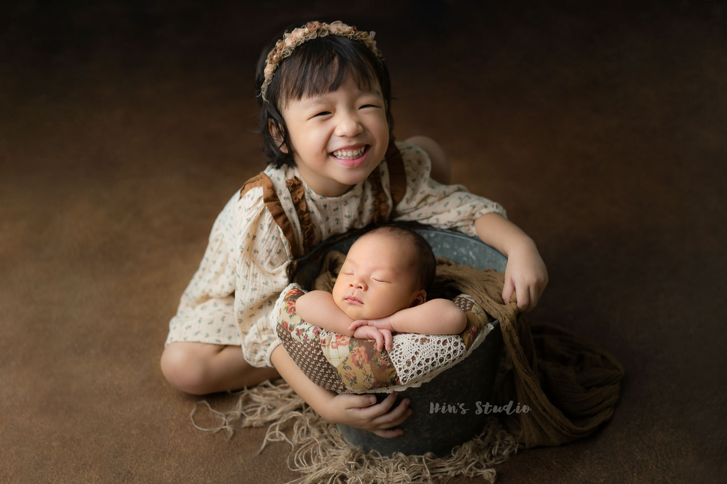 Newborn photos by Hin's Studio