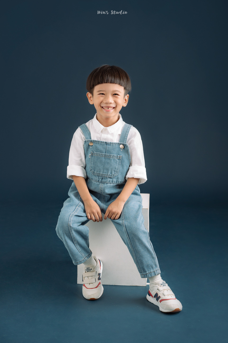 concept-chup-anh-thoi-noi-cho-be-phong-xanh-navy-2026-00002