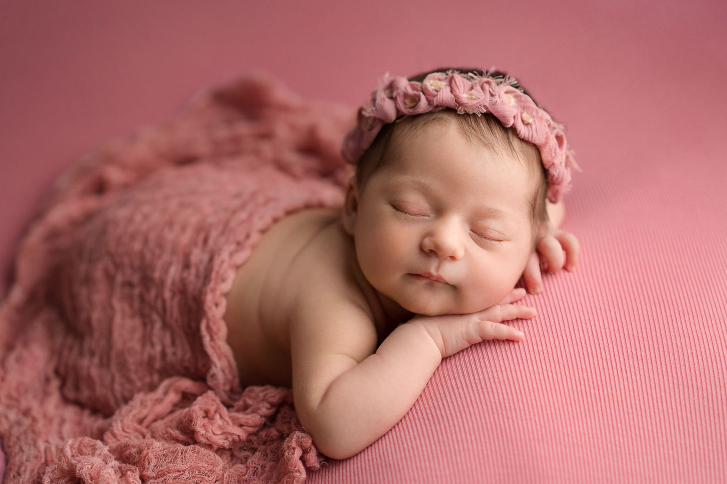 chup-anh-so-sinh-newborn-photography-sarah-2_1